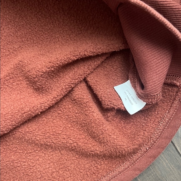 Vuori Restore Cropped Crewneck Sweatshirt - Picture 6 of 6